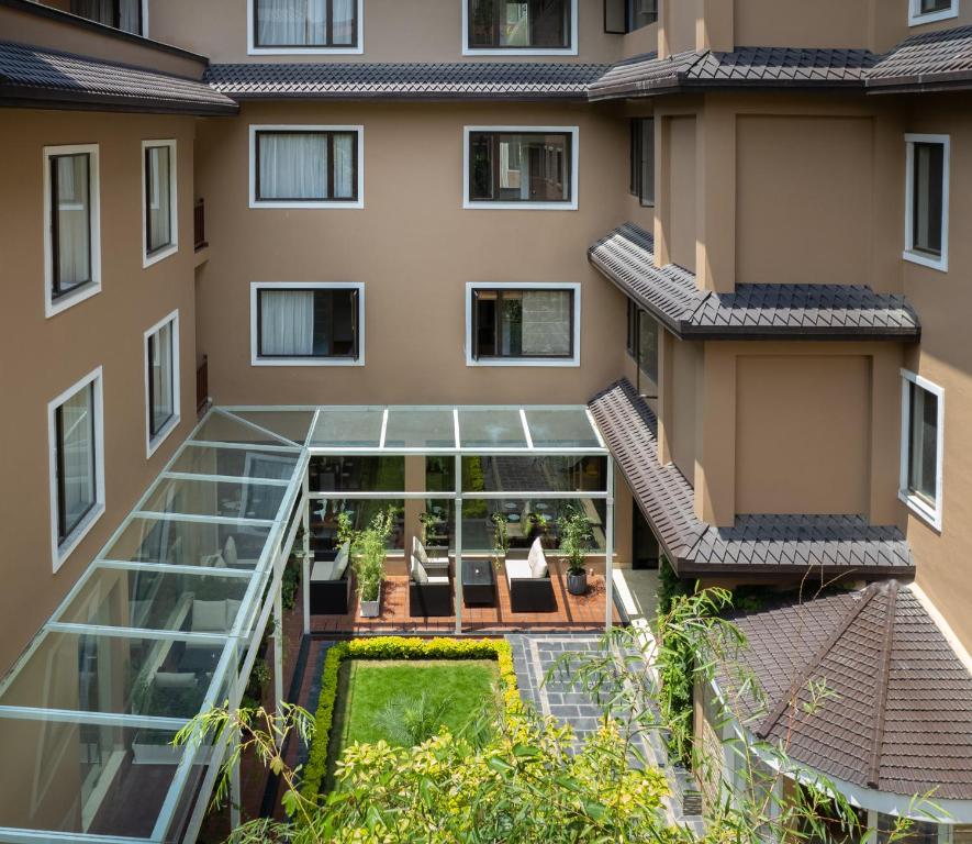 Hotel Thrive, A Tropical Courtyard